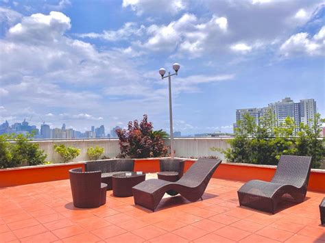 I Suites Malate Hotel & Condotel .